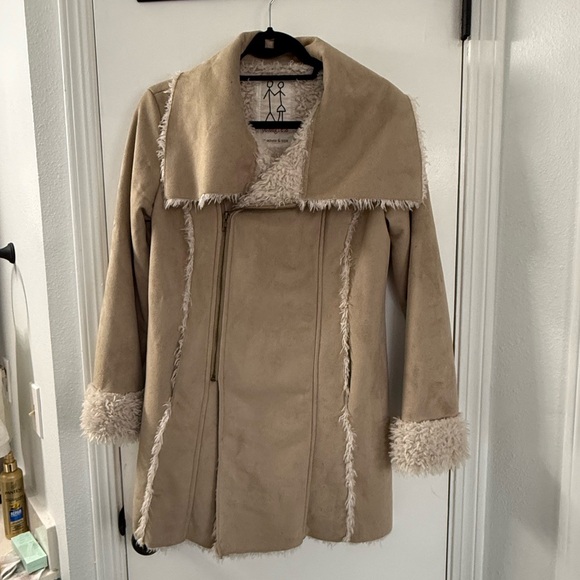 Pete and Greta Shearling coat - Picture 5 of 9